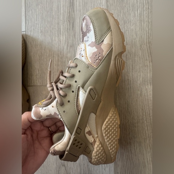 Nike Air Huarache Run Desert Ore  Men’s Camouflage Sneakers 👟 - Picture 4 of 14